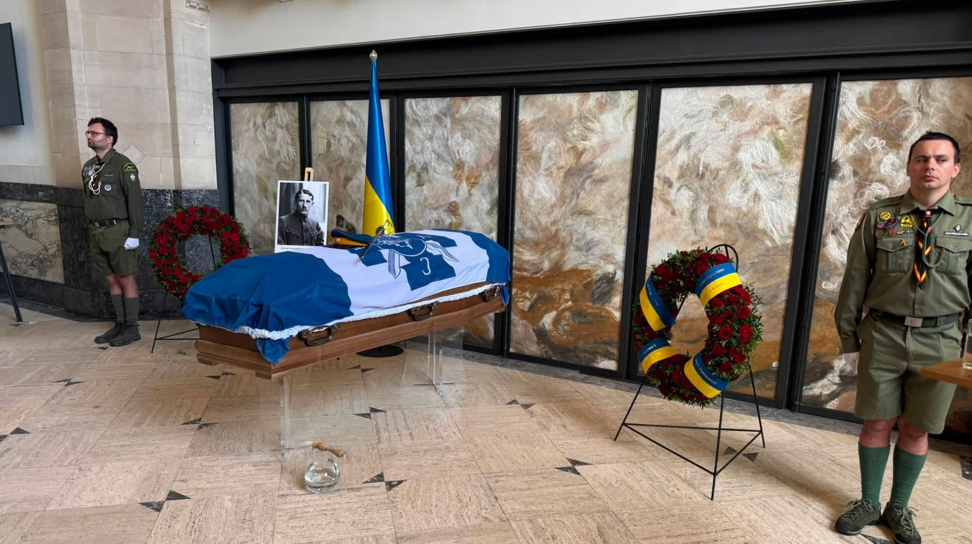 Ексгумація Коновальця у Роттердамі: що зміниться після повернення останків