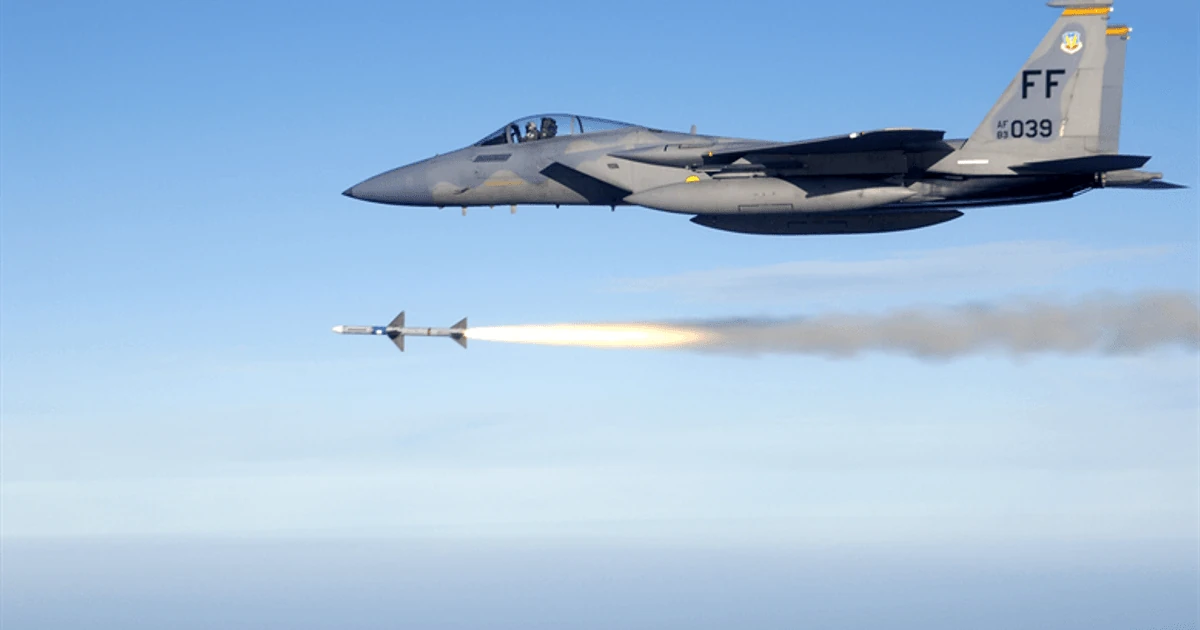 F-15 збитий 3 квітня: як Іран застосував рій дронів і досвід України