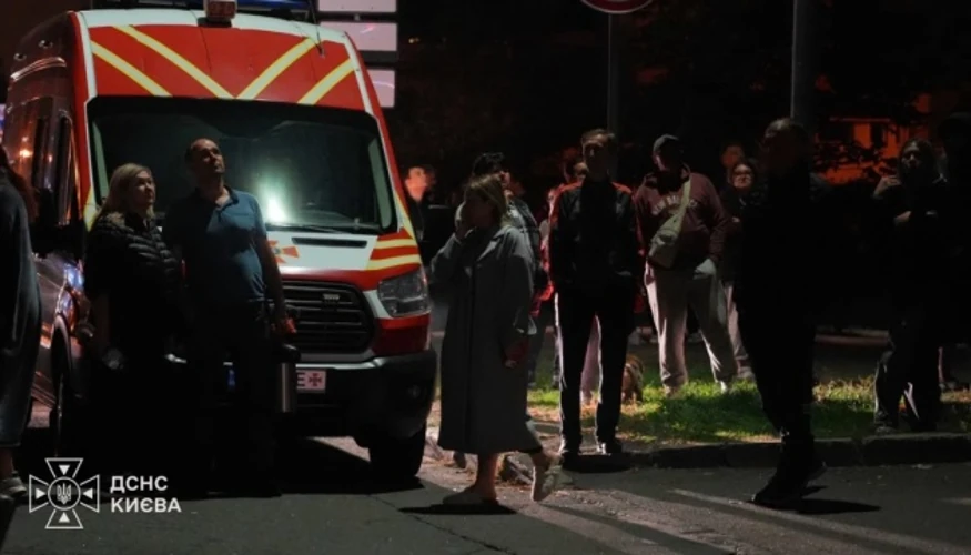 ДСНС: пожежу після удару БПЛА по 12-поверхівці у Деснянському районі ліквідовано