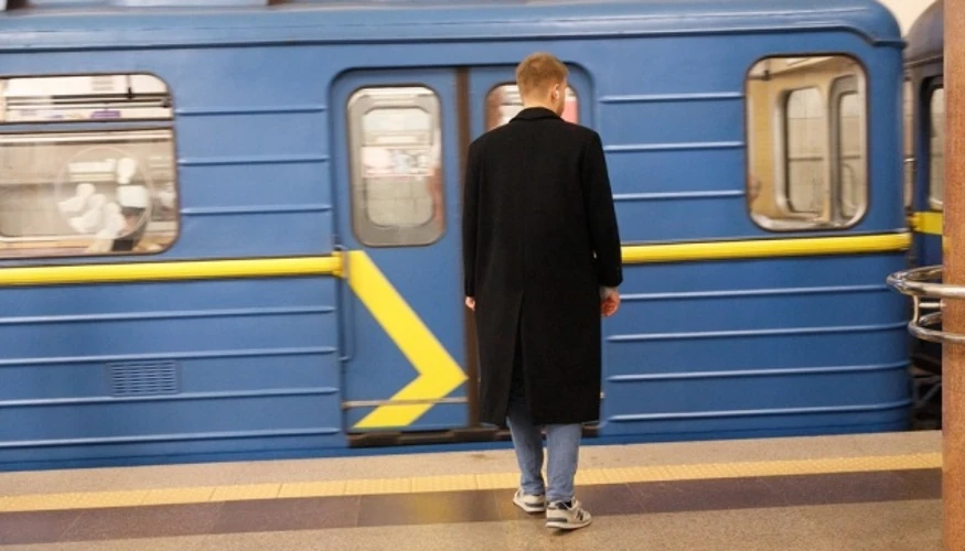 У Києві відновили рух поїздів на наземній ділянці «зеленої» лінії метро